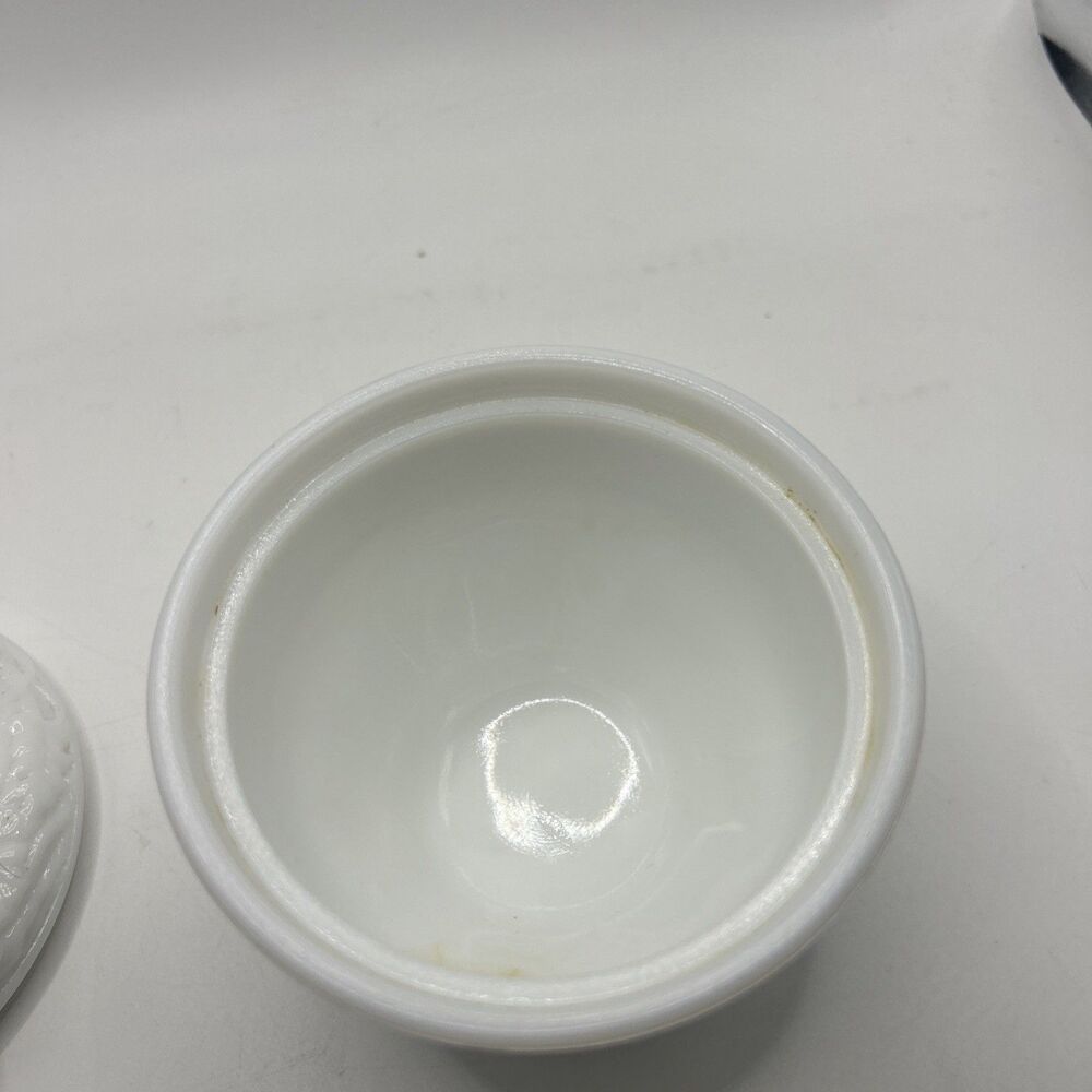 Nesting Avon White Dove Milk Glass Dish Trinket Bowl Box - Picture 2 of 2